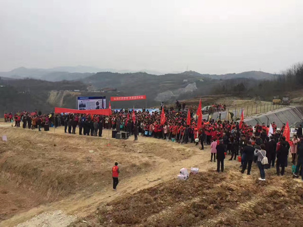 安康市漢陰縣綠豐現(xiàn)代農(nóng)業(yè)有限公司迎來(lái)漢陰縣千人義務(wù)植樹活動(dòng)